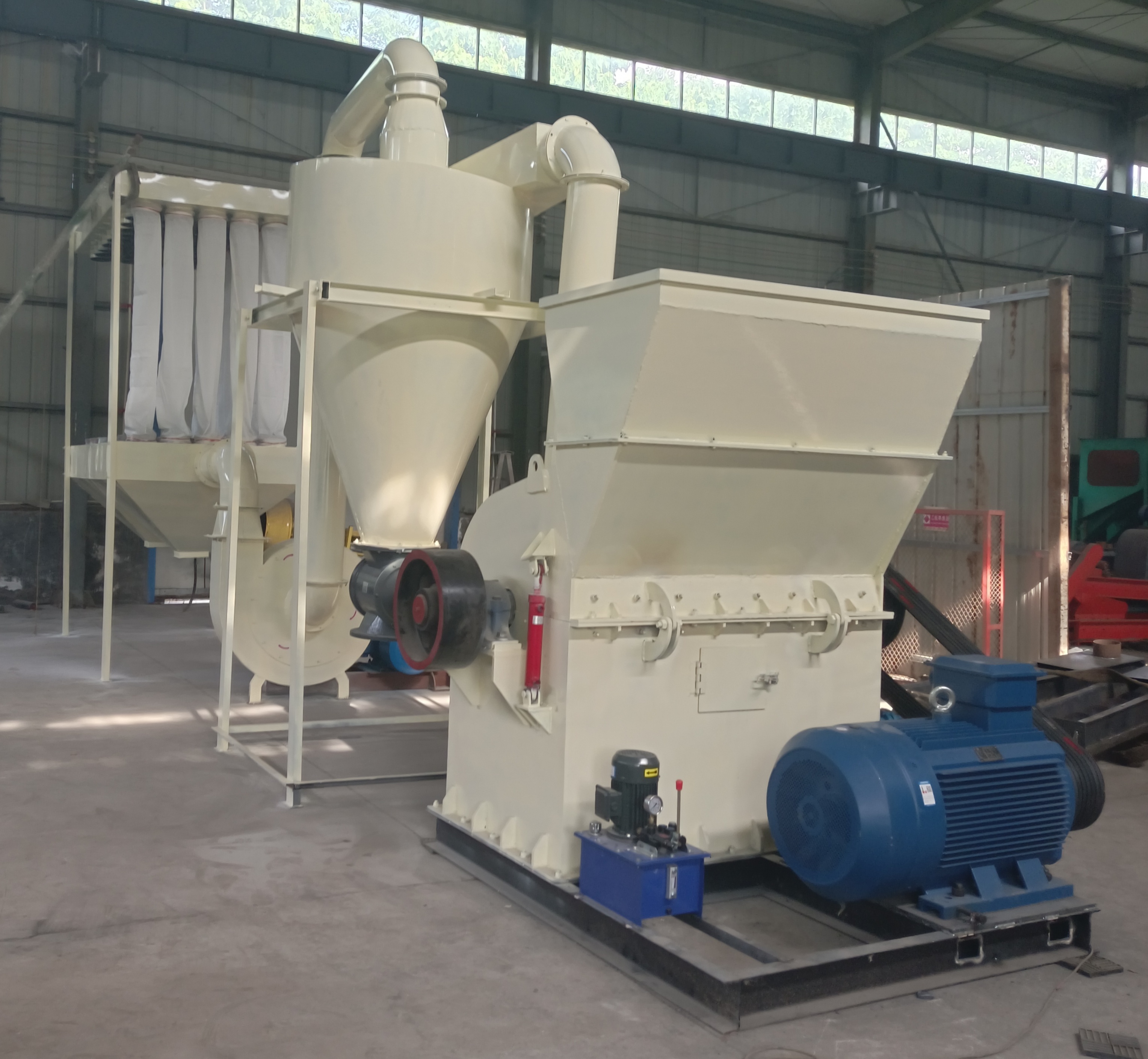 The 1650 type wood crusher is suitable for crushing and grinding various crops