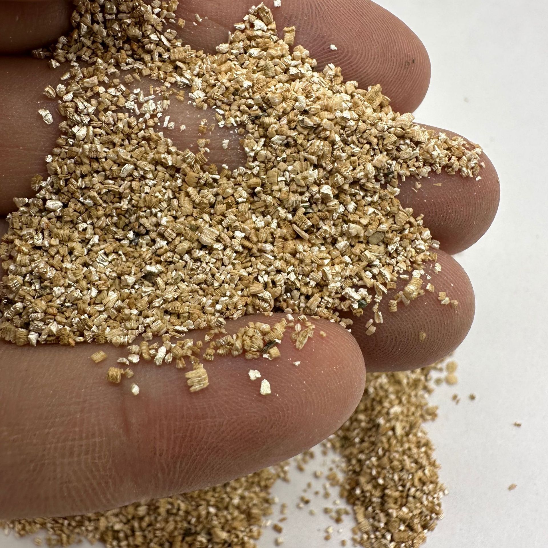 Wholesale of vermiculite, stone, turtle, and snake hatching plants by manufacturers, soil mixing, fire prevention, insulation, building insulation, horticultural seedling cultivation and cutting