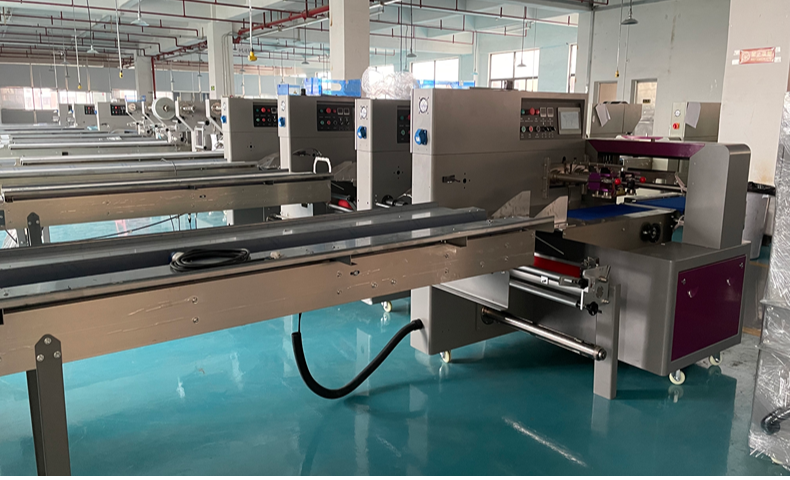 Automatic packaging machine toast pillow sealing machine biscuit chocolate lollipop dumplings packaging machine