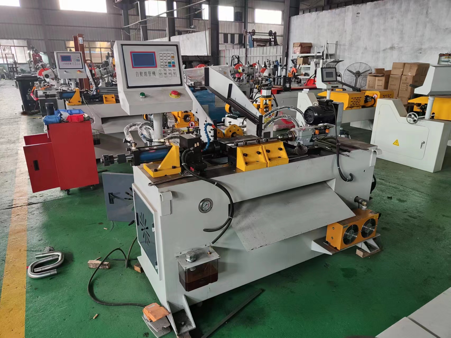 Hydraulic single head automatic loading and unloading of stainless steel metal pipe end forming machine for expanding the pier head of the pipe shrinking machine