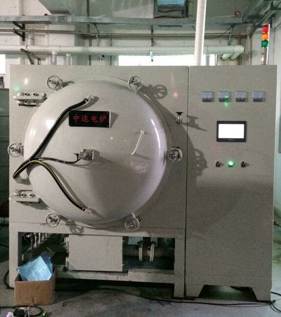 The appearance of the vacuum furnace is simple, atmospheric, and thickened. The furnace body is sturdy and durable, and the furnace liner is not rusty