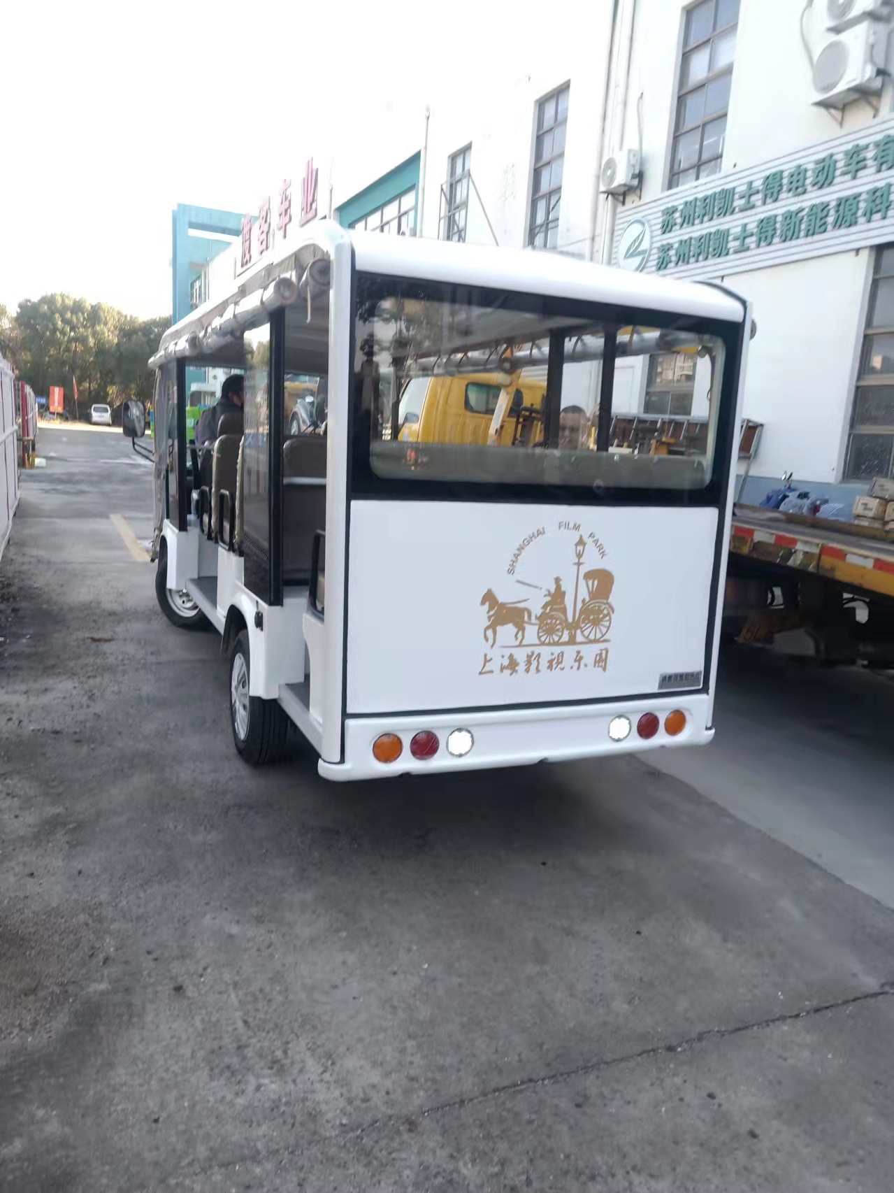 Summer open sightseeing bus without door Eleven semi enclosed Tour bus service