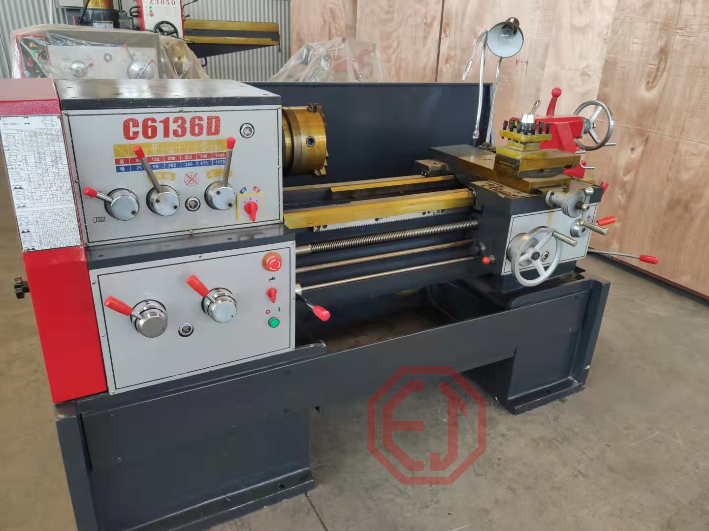 C6136 ordinary lathe bed with strong rigidity, compact and economically applicable two machine tool