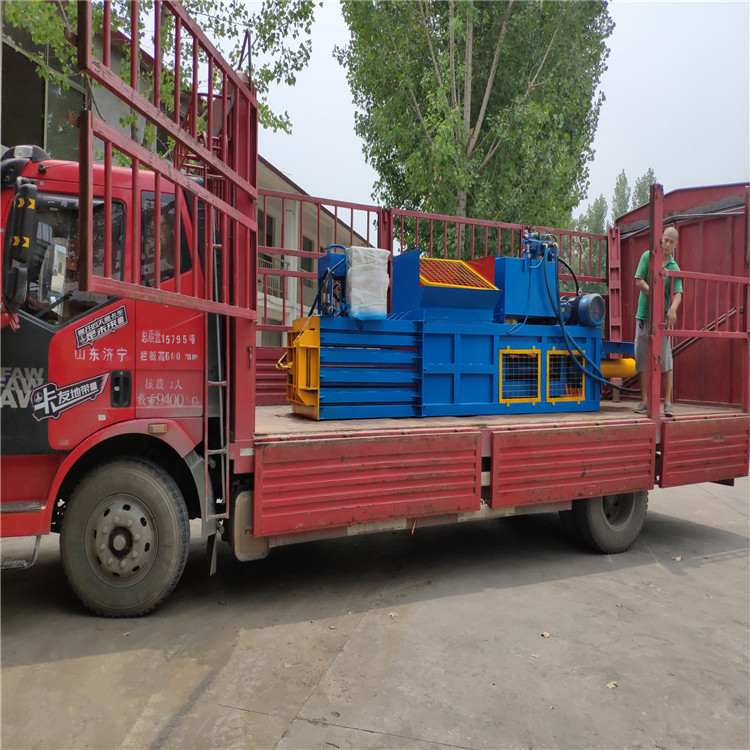 Waste plastic film Drink can briquetting machine 80t horizontal waste paper hydraulic packer Waste station waste compression