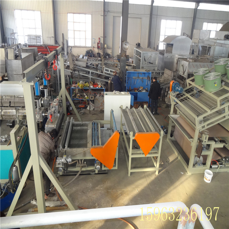 Dual color water conveying carpet equipment, Trent Machinery, Polyme hydrophobic carpet assembly line