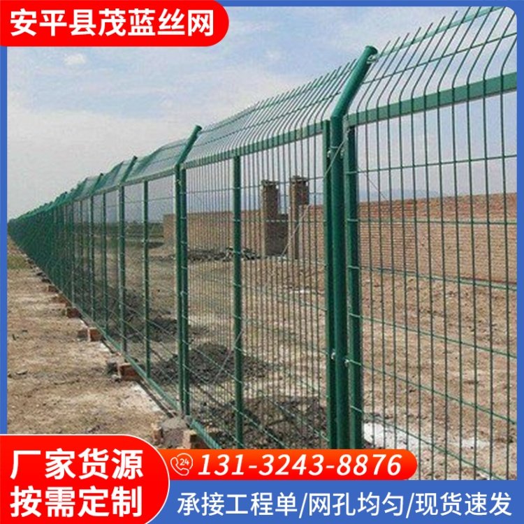铁路防护栅栏 光伏电站框架护栏网 草绿色摊位车位隔断 带框折弯护栏