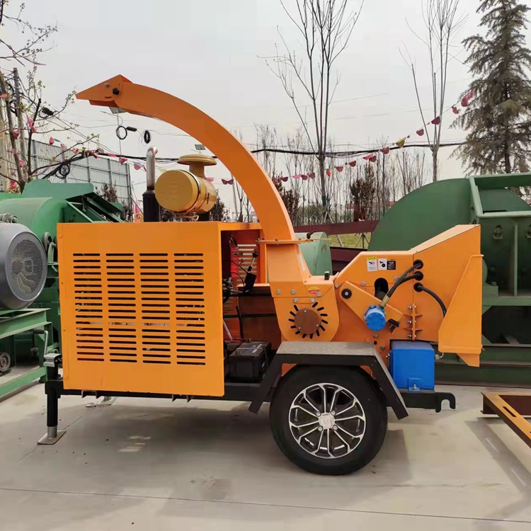 New type of garden greening large mobile diesel motor tree crusher with dry and wet dual purpose discharge uniformity