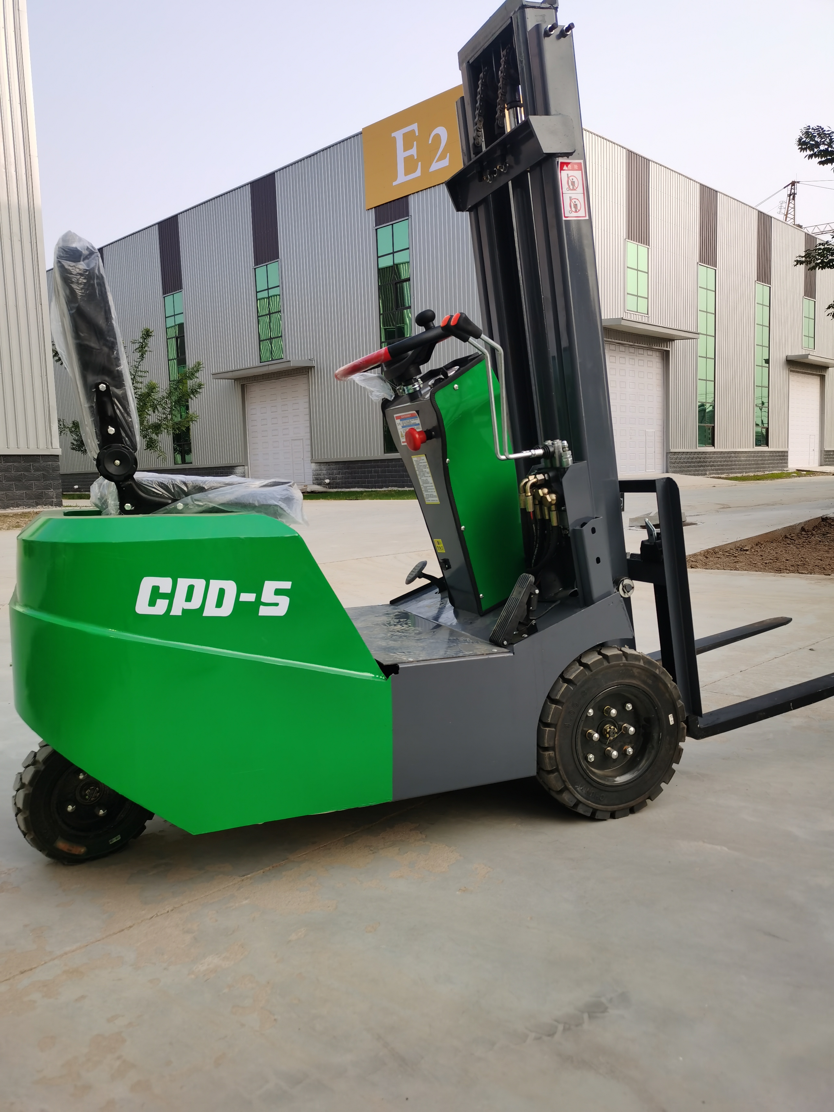 Pure electric forklift, battery forklift, 1 ton, 2 tons, supports customized Chuli. Welcome to call for more information