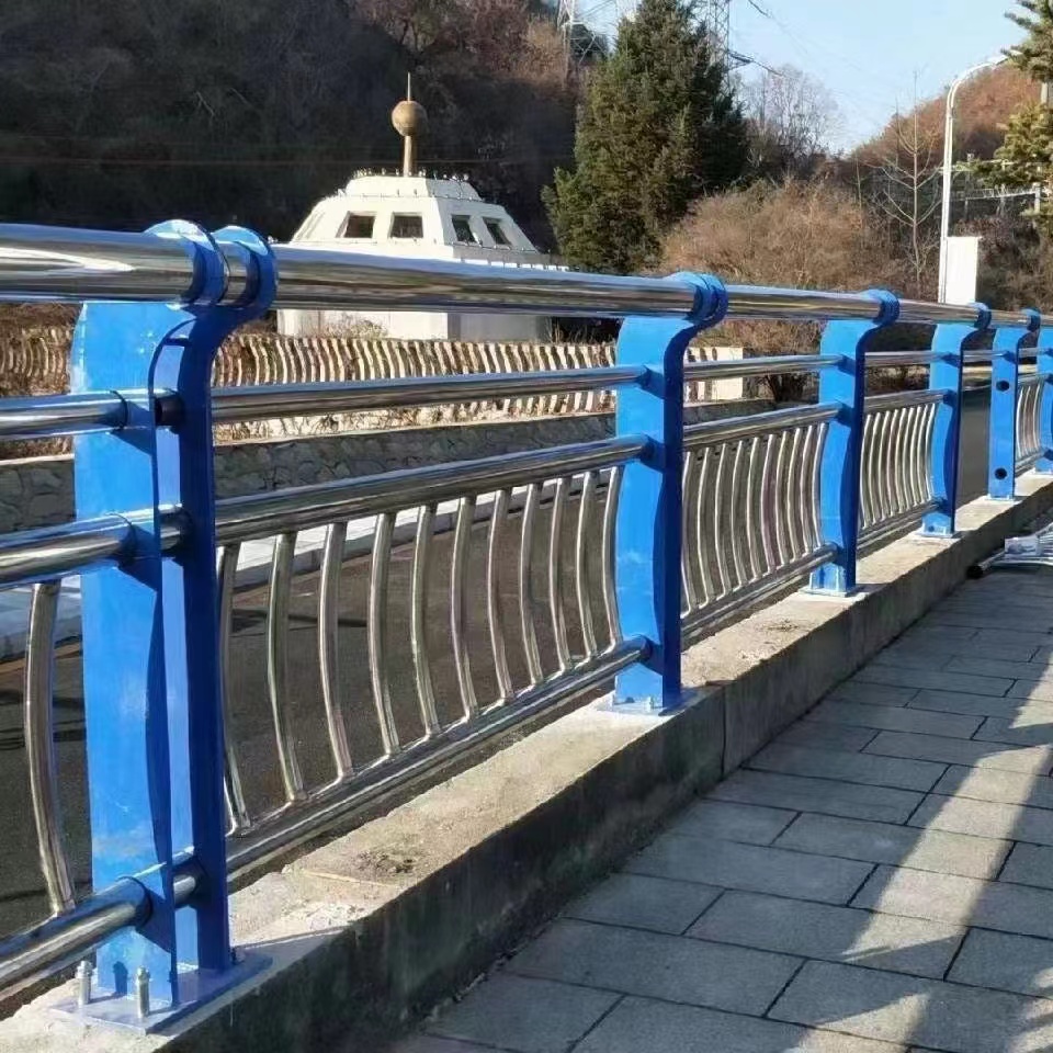 Manufacturer of anti-collision guardrail, bridge landscape, river embankment, carbon steel stainless steel composite pipe, protective railing column