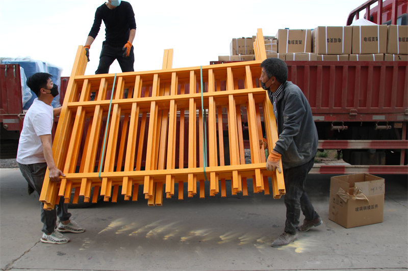 Octagonal tube assembled fence production base telescopic tube fence shipped nationwide