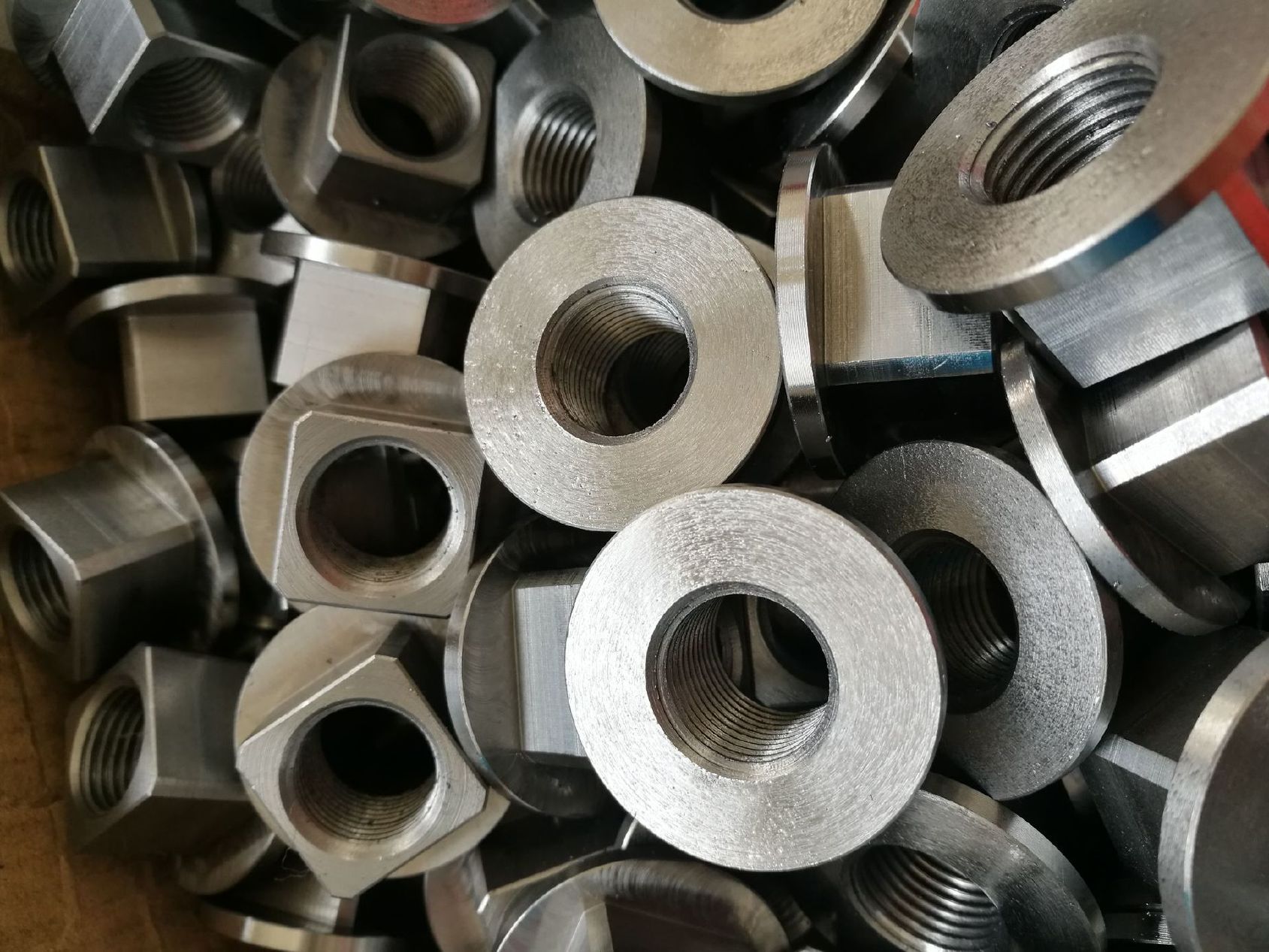 Dainan stainless steel plate manufacturer, medium thick plate, cutting circular shaped parts, 304 disc plate