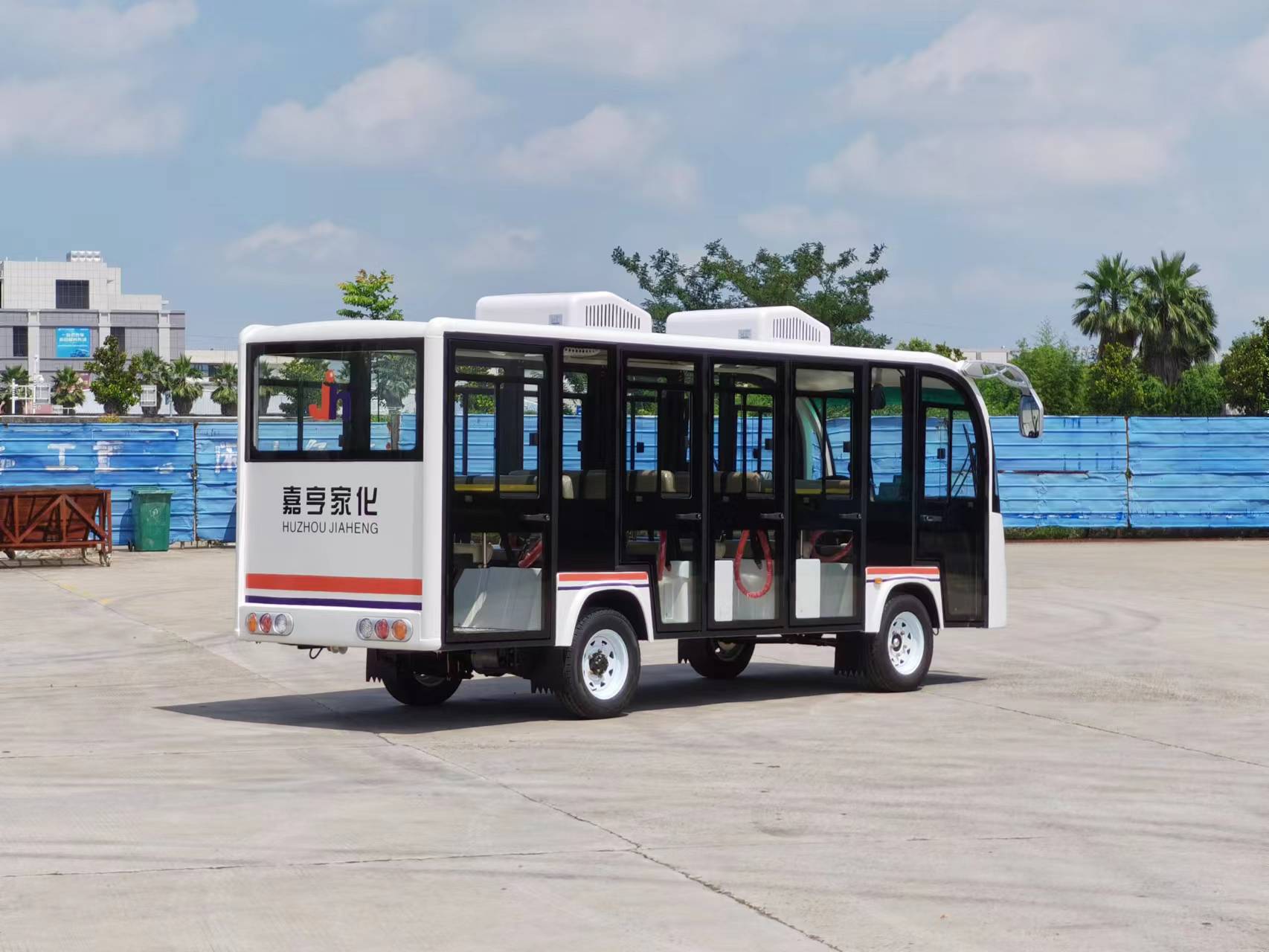 Double air-conditioned electric sightseeing bus, 14 seats, totally enclosed, cold wind sightseeing bus in summer, bipolar Tour bus service in winter and summer