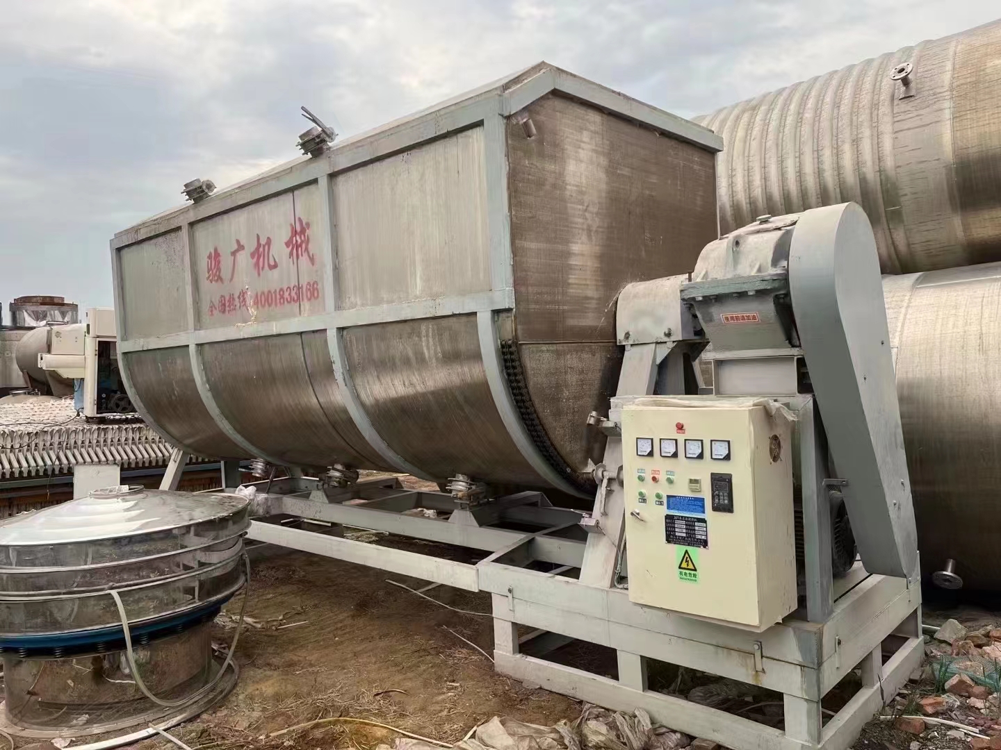 Used real stone paint mixer, stainless steel vacuum spiral belt mixer, flipping mixer