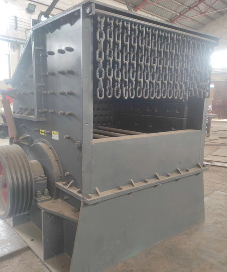 The size of the mechanical discharge for crushing construction waste cement blocks by the impact crusher manufacturer can be adjusted