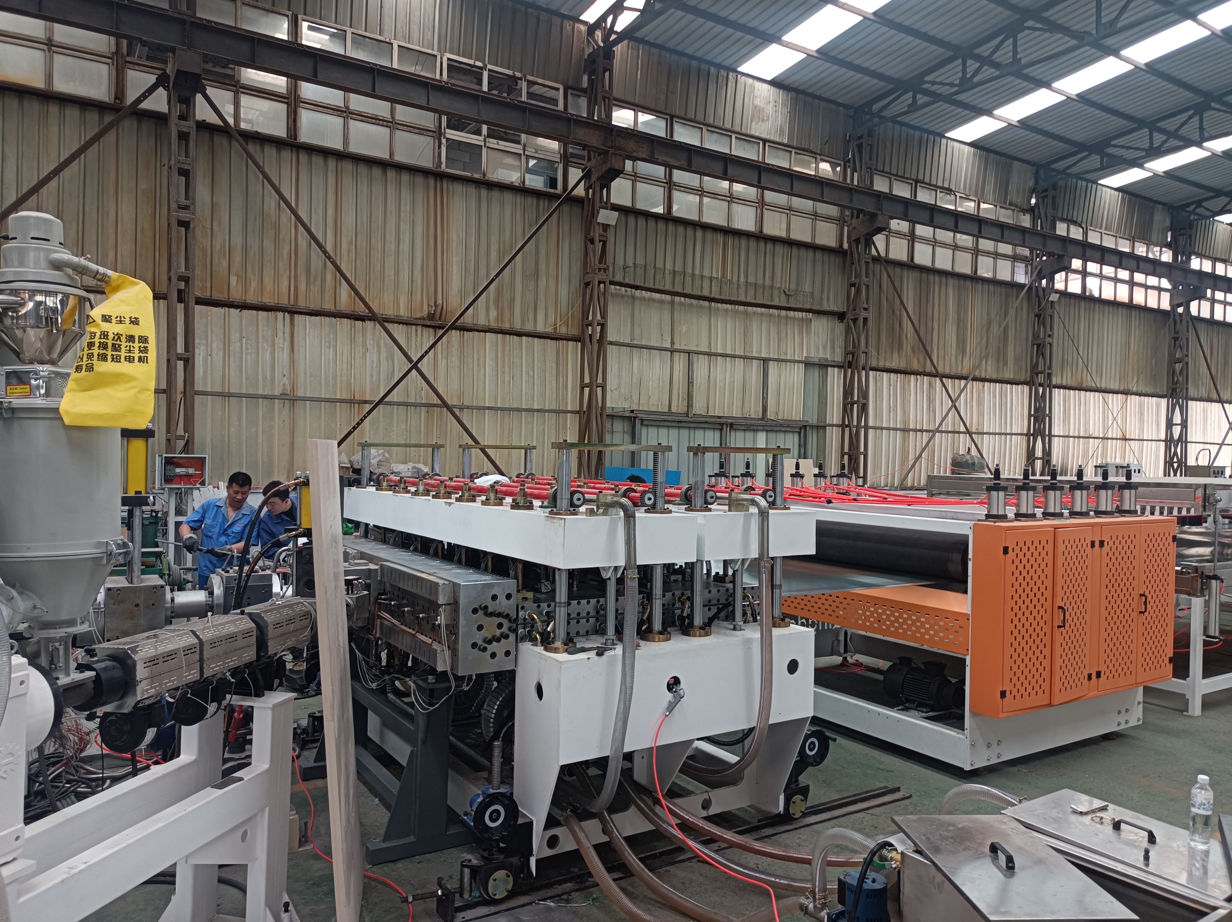 Tenghai PC Sunlight Board Equipment Plastic Hollow Board Production Line Daylight Board Machine