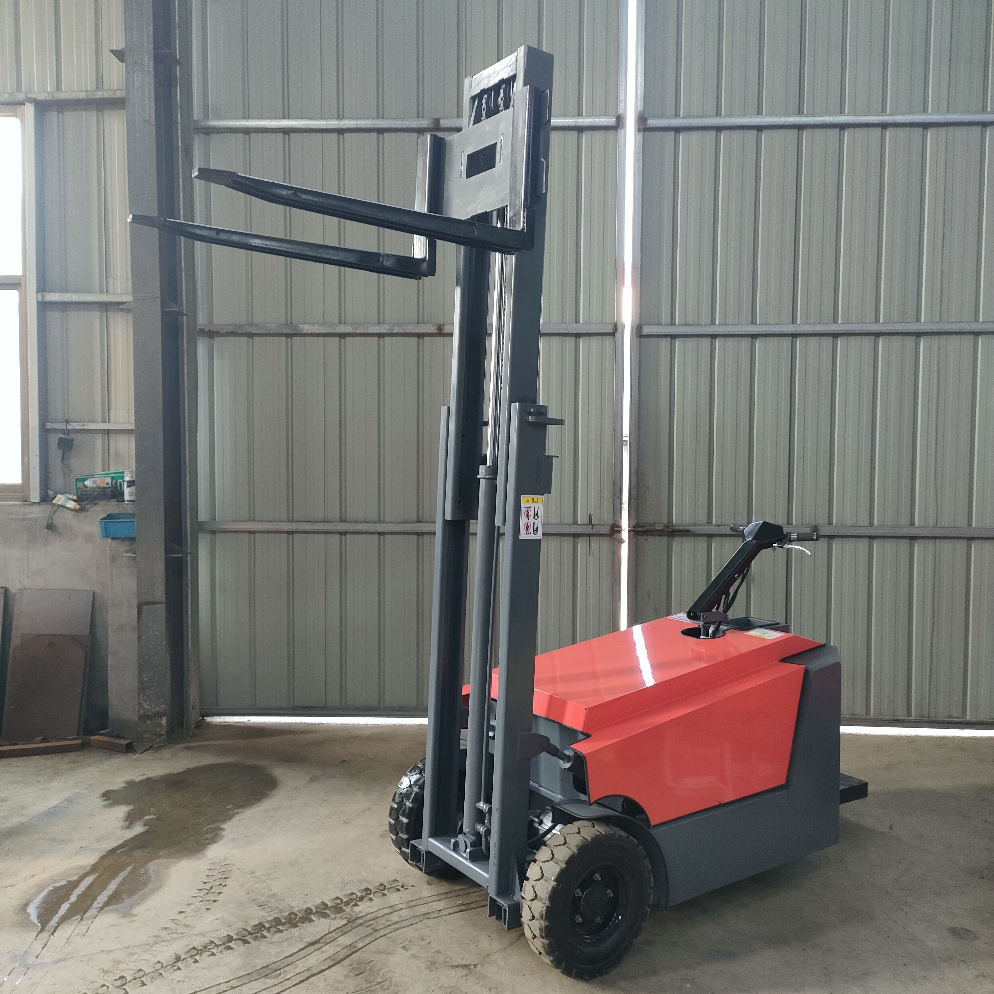 Fully electric forklift with forward movement lifting, 1 ton, 2 small 1.5 stacking height trucks, hydraulic lifting trucks, legless counterweights for handling