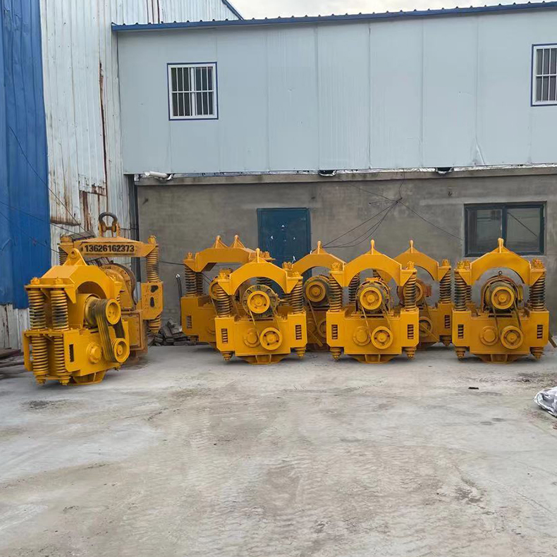 Excavator equipped with high-frequency hammer hydraulic pile driver, steel sheet pile vibration hammer, integrated with pile driving and pulling