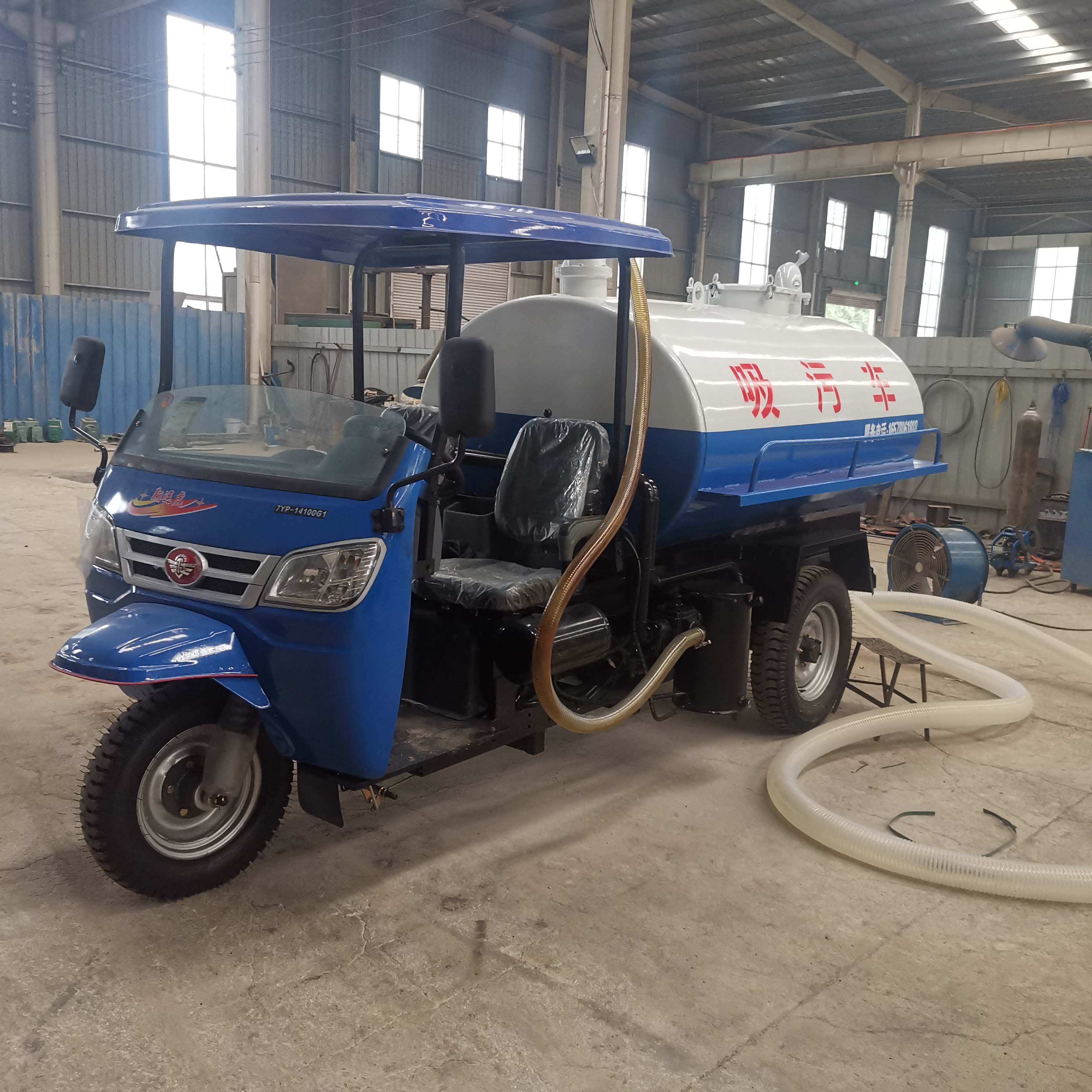 Zeyu Small Three Wheel Septic Pump Truck has excellent quality, with 2 to 3 cubic meters of energy-saving, five signs, and 2 cubic meters of multifunctional fecal pump trucks