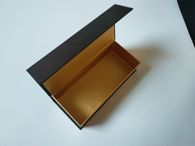 Free design of packaging boxes for food and health products using high-quality white cardboard for daily use