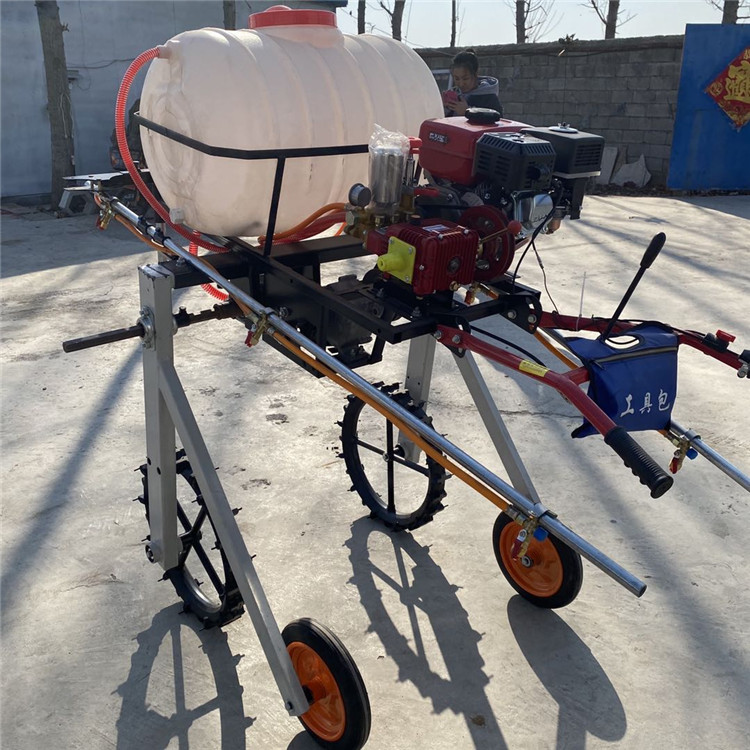 Self propelled four wheel sprayer with a height of 1 meter and adjustable wheel base for corn and wheat spraying