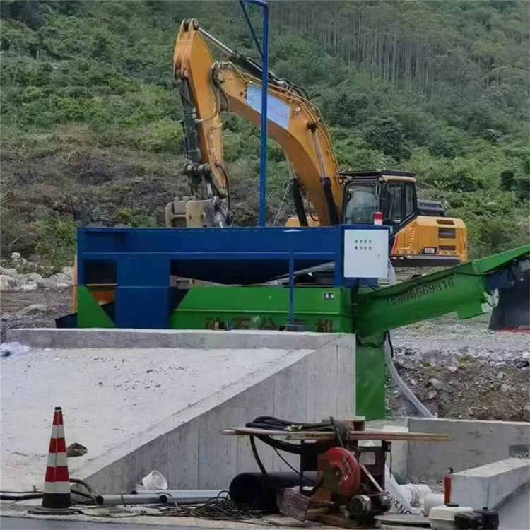 Large vibrating sand and gravel separator with zero discharge in concrete mixing plant