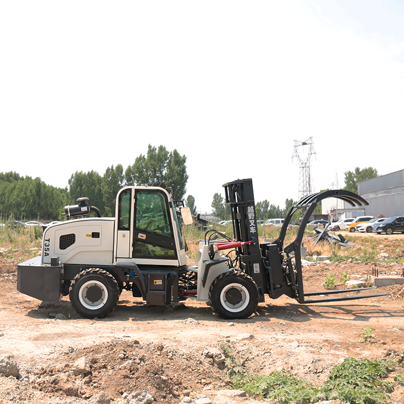 4-ton wheeled off-road forklift, four-wheel stacker, mountain loading and unloading off-road forklift, 3-ton diesel hydraulic integrated crane