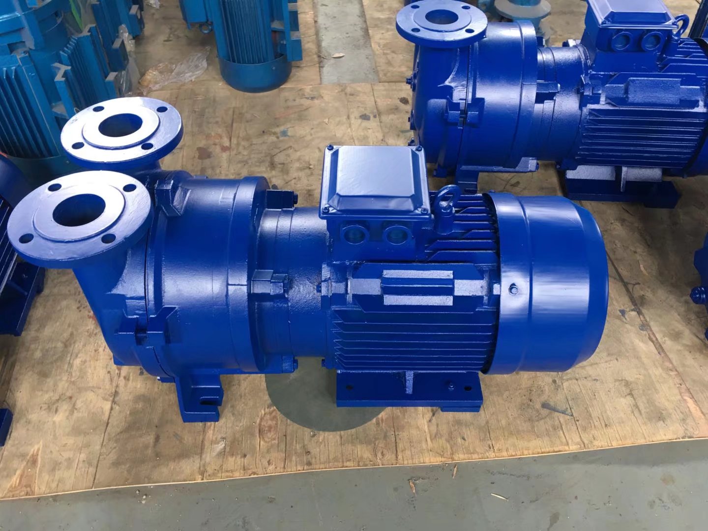 The 2BV water ring vacuum pump is made of stainless steel material that is corrosion-resistant and high-temperature resistant, making it an outstanding industrial pump