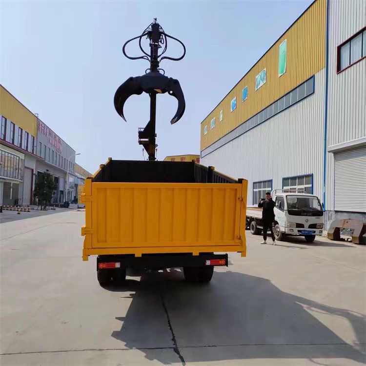 Truck mounted wood grabber, self loading, self unloading, transportation, wood clamping machine, garden log yard, four different types of wood pulling multi-function Dump truck