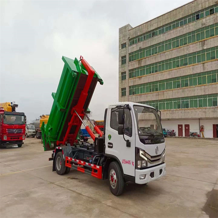 The Chang'an 3-way hook arm garbage truck is convenient for transportation and can operate multiple containers flexibly