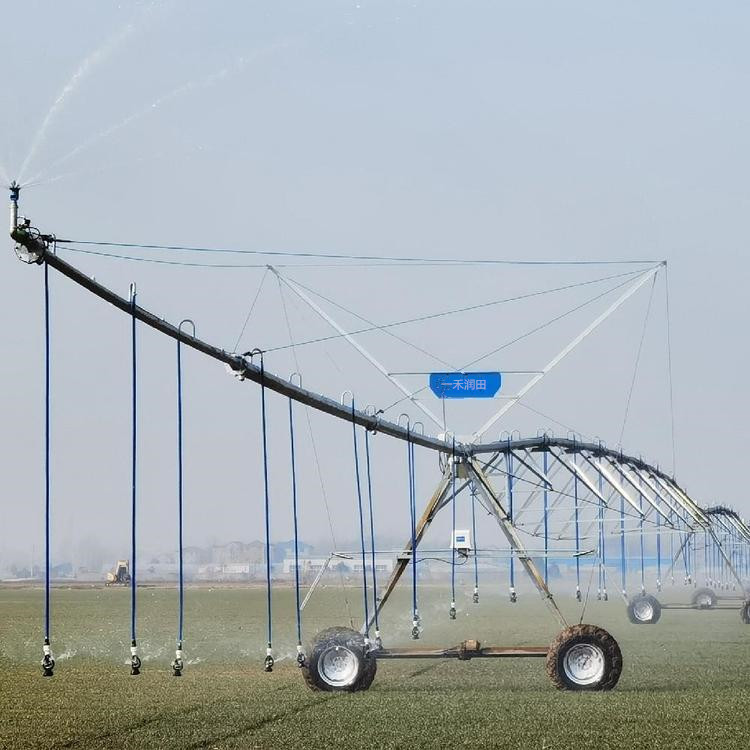 Agricultural pointer type translational self-propelled circular water and fertilizer integrated irrigation equipment for export center axis sprinkler irrigation