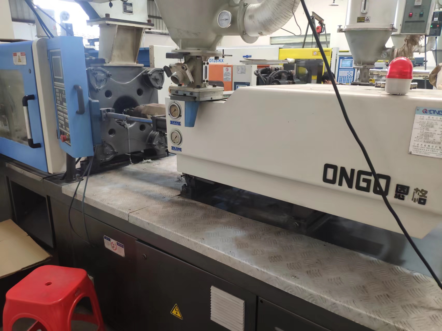 Used Engel injection molding machine with 110 tons of servo configuration, 115 grams of rubber, 380 lower molds