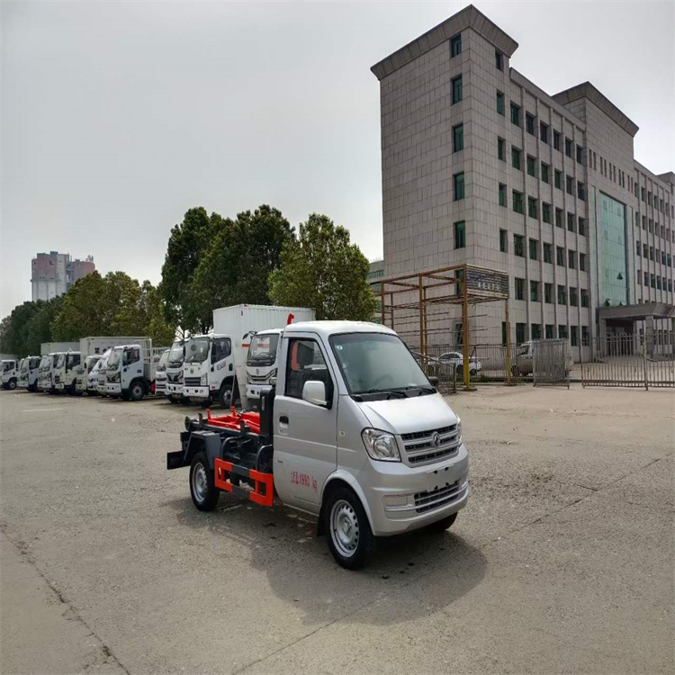 Futian Xiangling 3-way carriage detachable garbage truck with blue plate can enter the underground warehouse and operate flexibly with multiple containers per vehicle