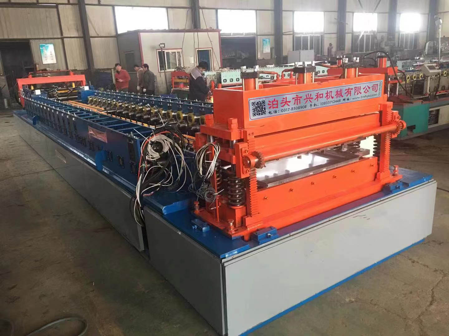 Color steel forming 600 type large square plate buckle machine equipment fully automatic fence plate forming machine