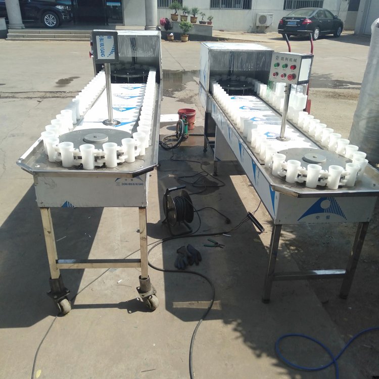 Semi-automatic chain track type glass bottle washing machine dedicated to wineries, suitable for multiple bottle types