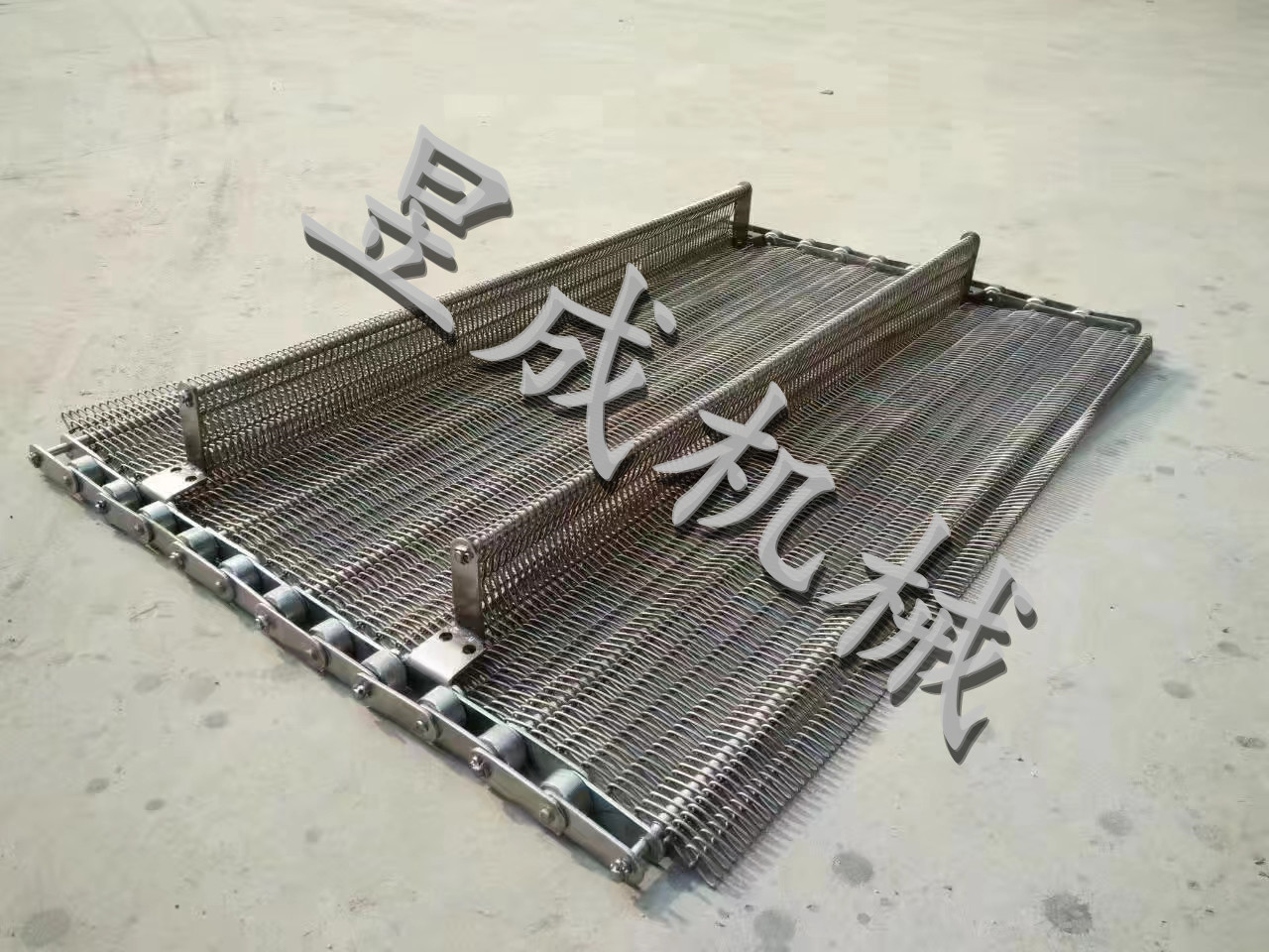 Manufacturer of herringbone mesh belt conveyor, glass product cooling conveyor line, food steaming and conveying equipment