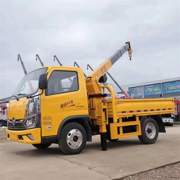 Installation of high-speed billboard by the manufacturer of the small truck mounted crane of Futian Aoling Blue Brand