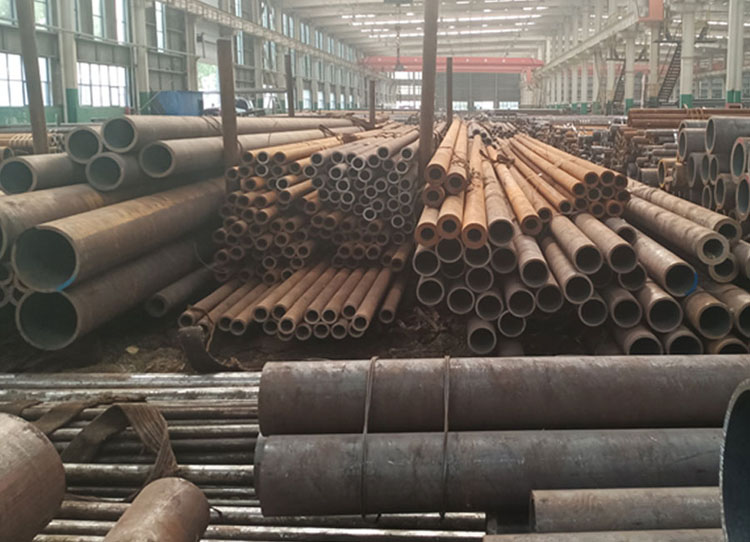 Baosteel 15crmo alloy steel 15CrMo material alloy pipe Hongjin European standard seamless pipe cutting to length