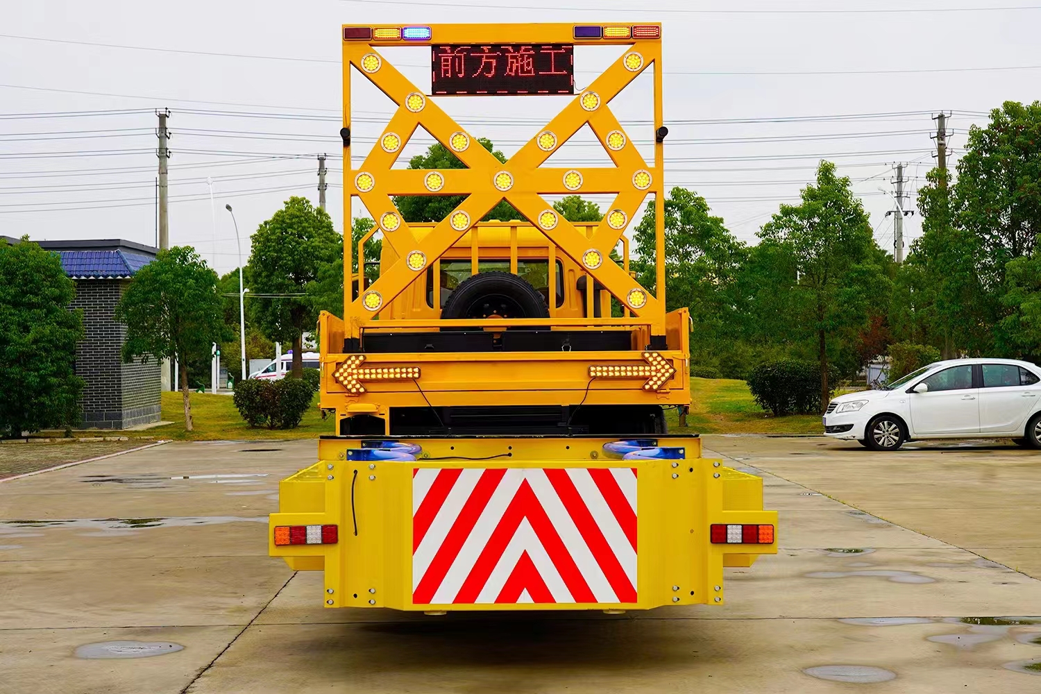 Qianxingda Dongfeng Tianjin 100K Collision Avoidance Buffer Vehicle Construction Safety Collision Avoidance Vehicle for Fifth Ring Expressway Elevated Bridge