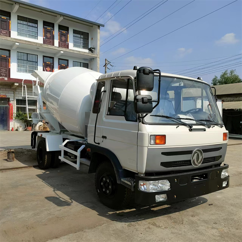 Small Dongfeng 4 cubic meter cement mixing tank truck National Third Concrete Transport Vehicle Lightweight mixer mixer tank truck