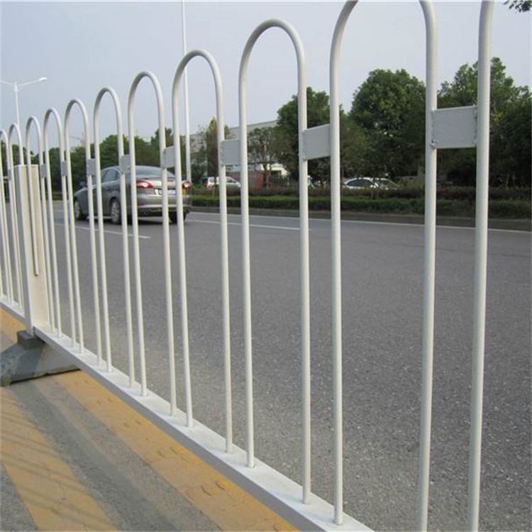 Hot dip galvanized fence for high-speed municipal transportation roads, iron zinc round steel U-shaped Beijing style guardrail