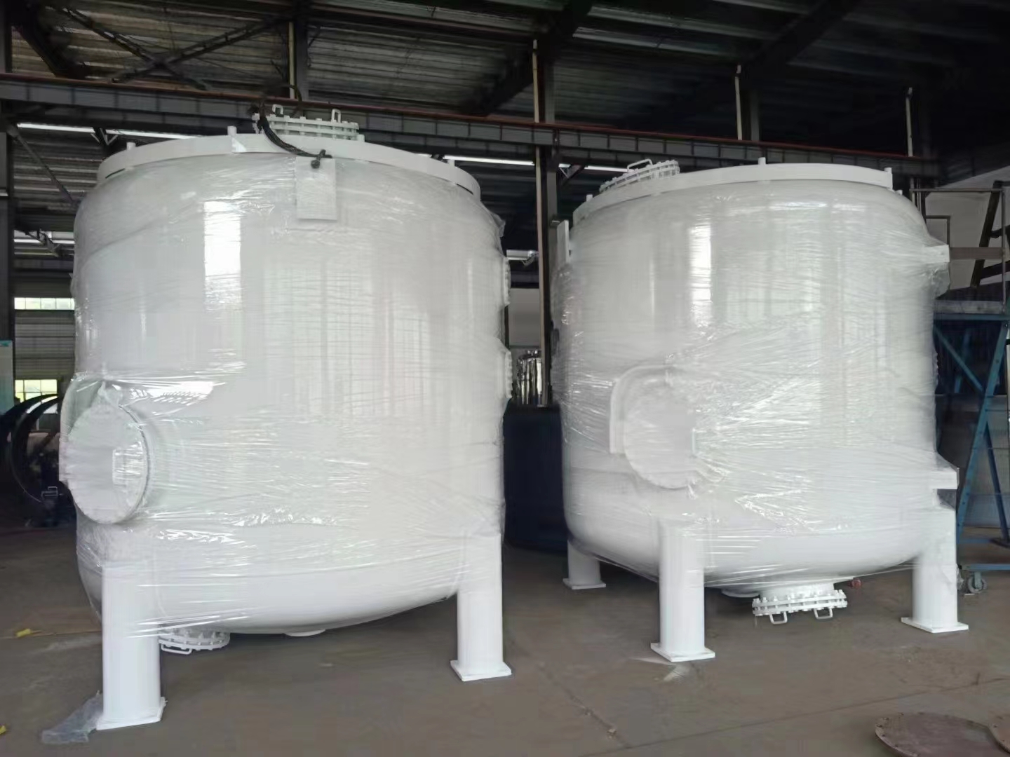 Mechanical filter carbon steel tank lined with plastic, heat-resistant, corrosion-resistant, acid alkali sand filter tank, chemical reaction storage tank