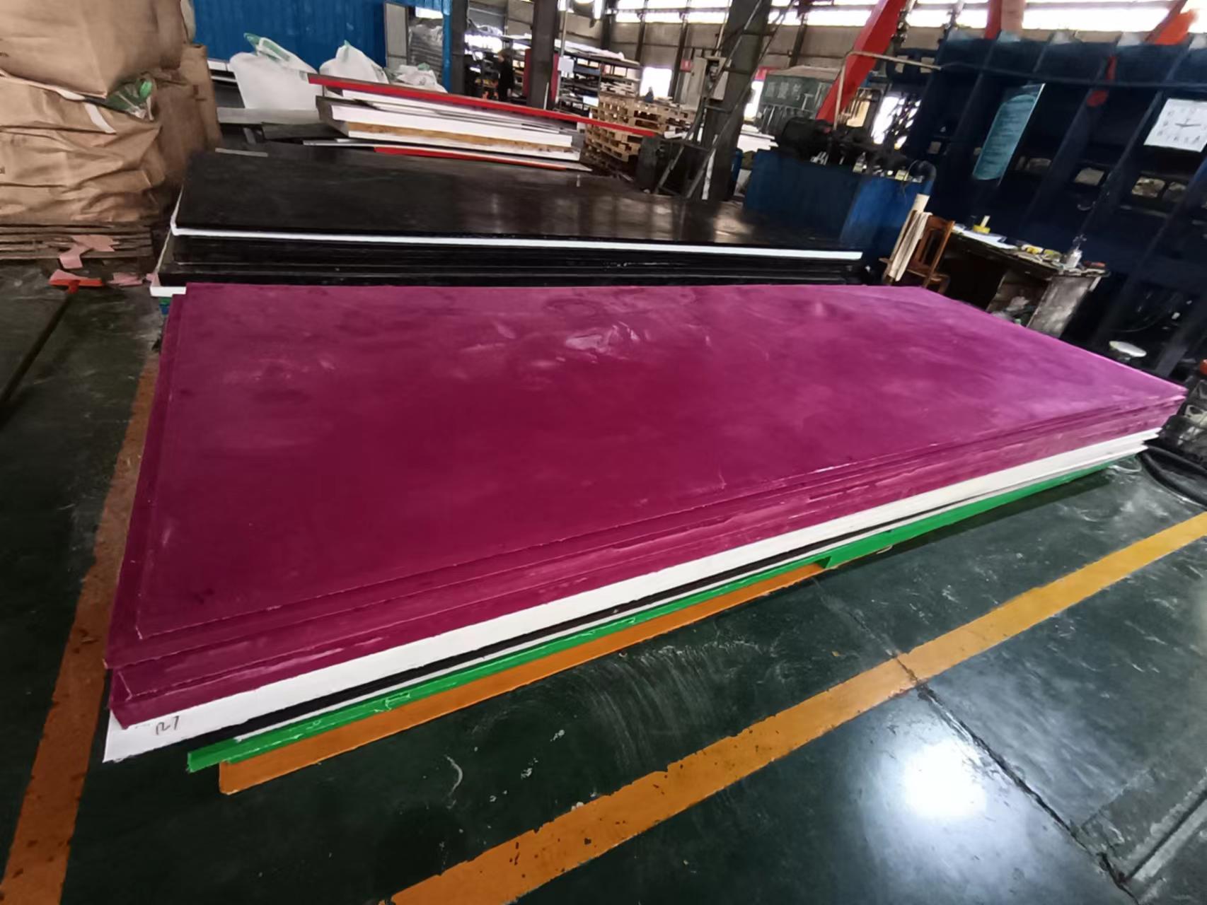 Wear-resistant and anti-corrosion self-lubricating ultra-high molecular weight polyethylene sheet for papermaking machinery equipment accessories