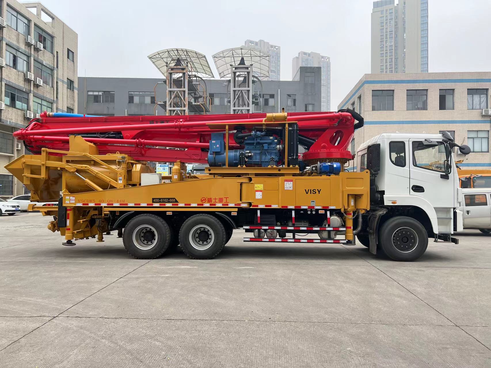 Weishi mixer with pump truck, 33 meters wheelbase, short body, small rural building and road repair, construction tool