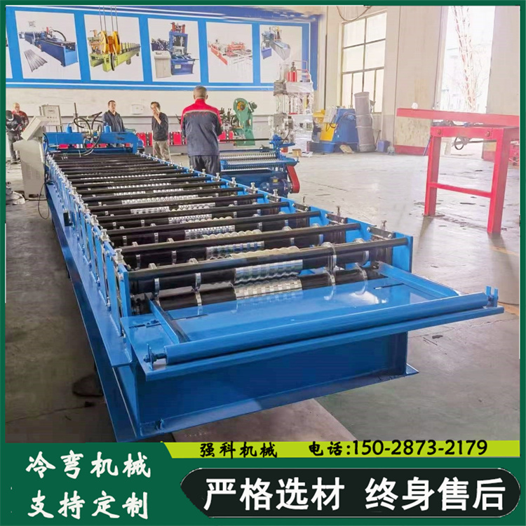 Qiangke conveyor rain cover pressing tile machine, color steel corrugated plate bending machine, customized according to needs