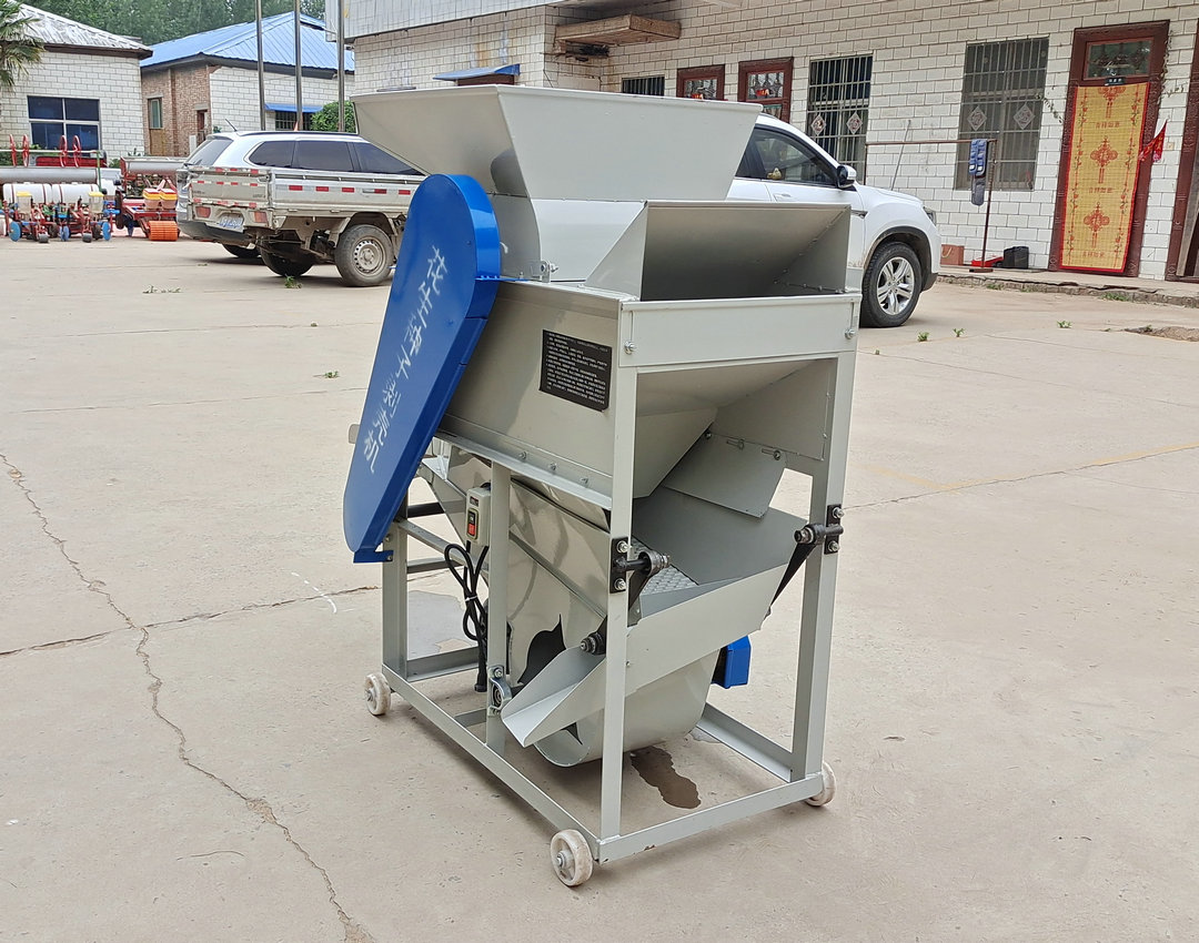 Small peanut shelling machine, peanut seed shelling machine, shelling and sorting integrated machine, without damaging red skin