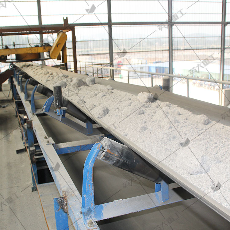 DTII fixed belt conveyor installation at the production site of Yingda Heavy Industry powder conveyor