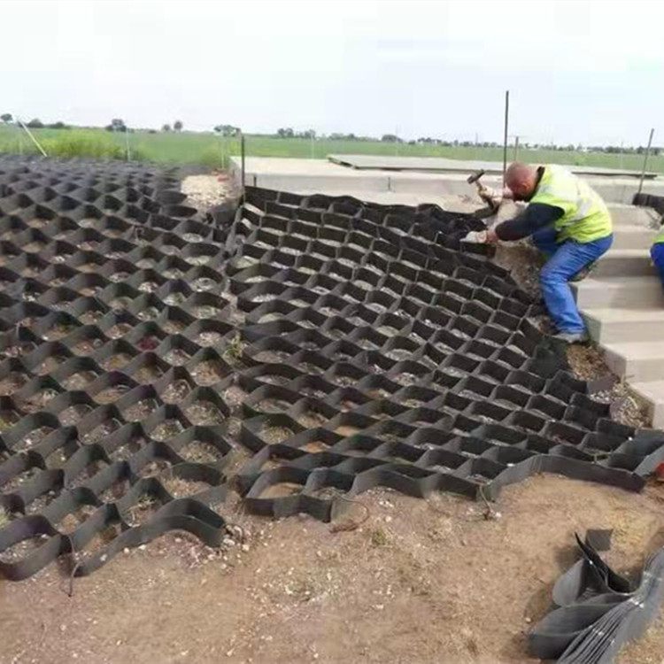 Slope protection, grass planting and soil fixation, 20 high honeycomb geocell, polyethylene three-dimensional geogrid shape