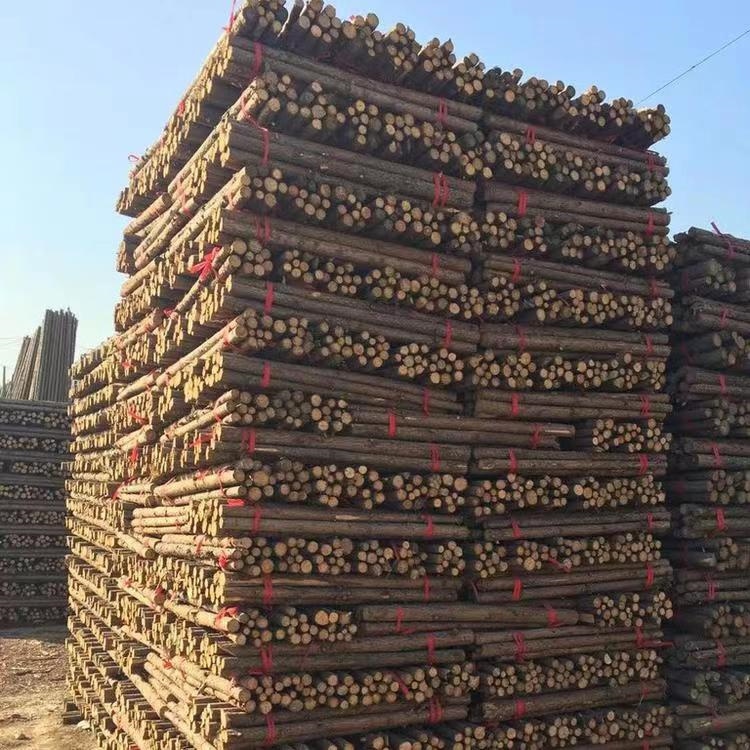 Hongyuan Building Materials sells 1-8 meter cedar poles online throughout the day, used for support and greening of bean pod greenhouses