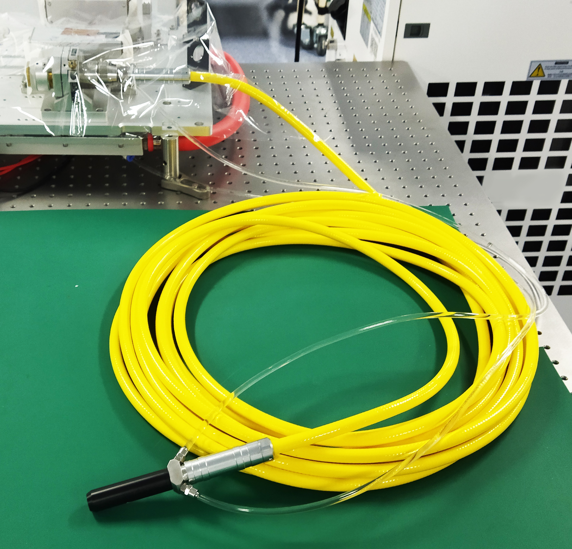 Intense and distant laser equipment accessories, fiber optic extension cable, dedicated to laser welding machines