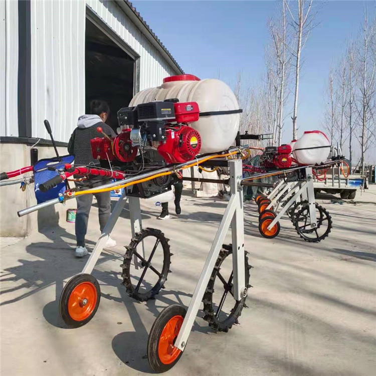 Self propelled four wheel sprayer with a height of 1 meter and adjustable wheel base for corn and wheat spraying